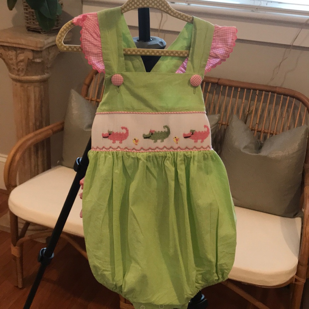 Never worn! Smocked Alligators Stellybelly Bubble